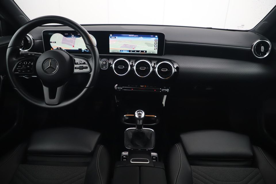 Mercedes-Benz A-Klasse 160 Advantage Full LED Widescreen Sportstoelen Half Leder Navigatie Clima Cruise 16 inch LMV Achteruitrijcamera Parkeersensors Carplay Android