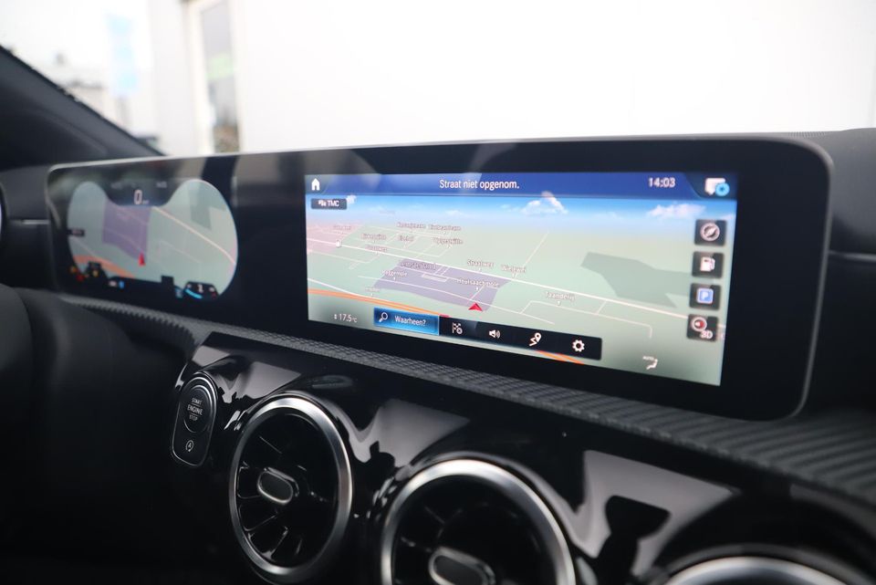 Mercedes-Benz A-Klasse 160 Advantage Full LED Widescreen Sportstoelen Half Leder Navigatie Clima Cruise 16 inch LMV Achteruitrijcamera Parkeersensors Carplay Android