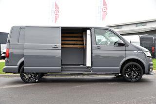 Volkswagen Transporter 2.0 TDI L2H1 Bulli Virtual, Adaptieve Cruise, Carplay, Automaat, Multimedia, Sensoren, 150PK, Trekhaak, LED, UNIEK!