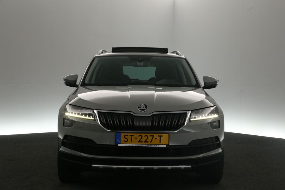 Škoda Karoq 1.5 TSI 150PK Automaat Pano Sfeer Airco Camera Carplay Cruise Canton-Audio LED Memory-seats Navi PDC 19"LMV