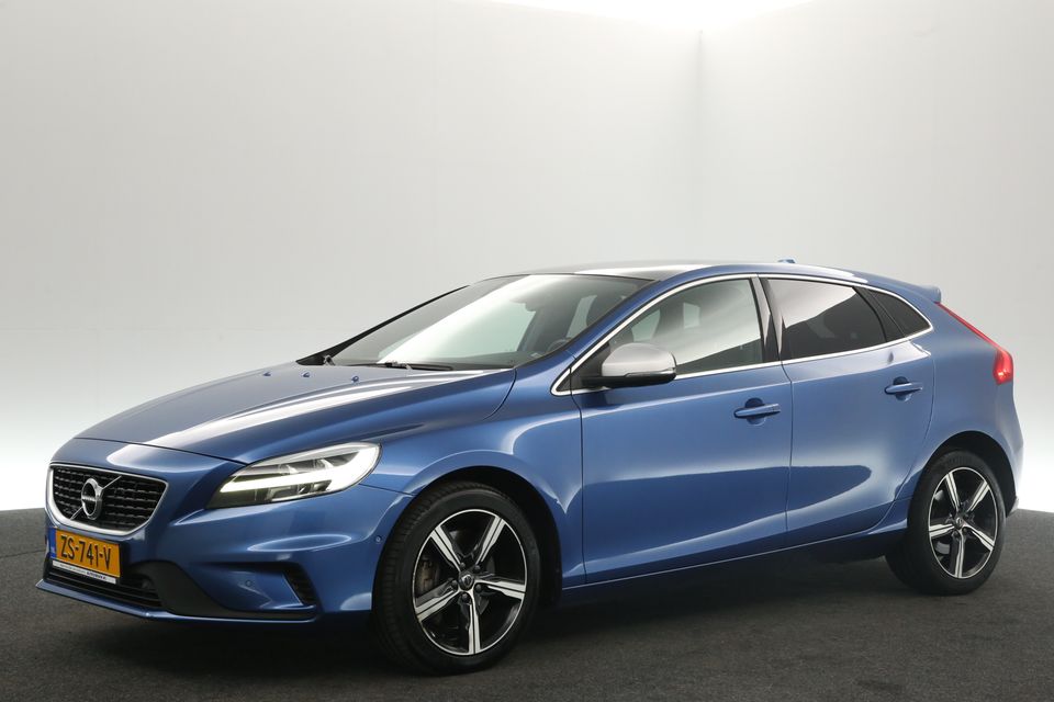 Volvo V40 1.5 T3 | R-design 153PK Automaat Pano-View Clima Camera Cruise PDC Navi LED 17"LMV