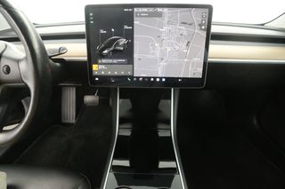 Tesla Model 3 Long Range AWD 75 kWh 351PK Automaat Autopilot Pano-view Camera Carplay Dashcam Virtual Clima Cruise Navi LED 18"LMV Trekhaak