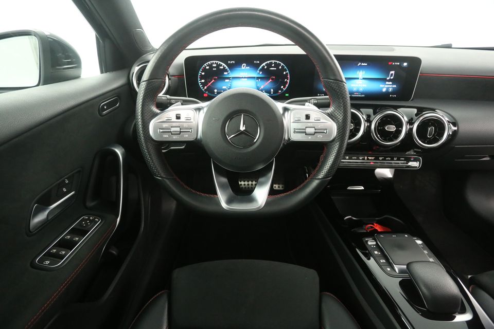 Mercedes-Benz A-Klasse 180 AMG Automaat Pano LED Camera Carplay Clima Cruise Navi Virtual 18"LMV PDC