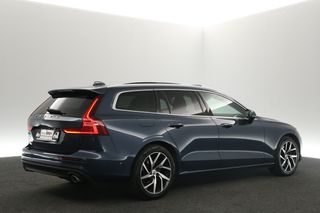 Volvo V60 2.0 T4 R-Design 191PK Automaat Pano Harman-Kardon Camera Sfeerverl. Clima Cruise Carplay LED Virtual Navi PDC Head-up 18"LMV Leder