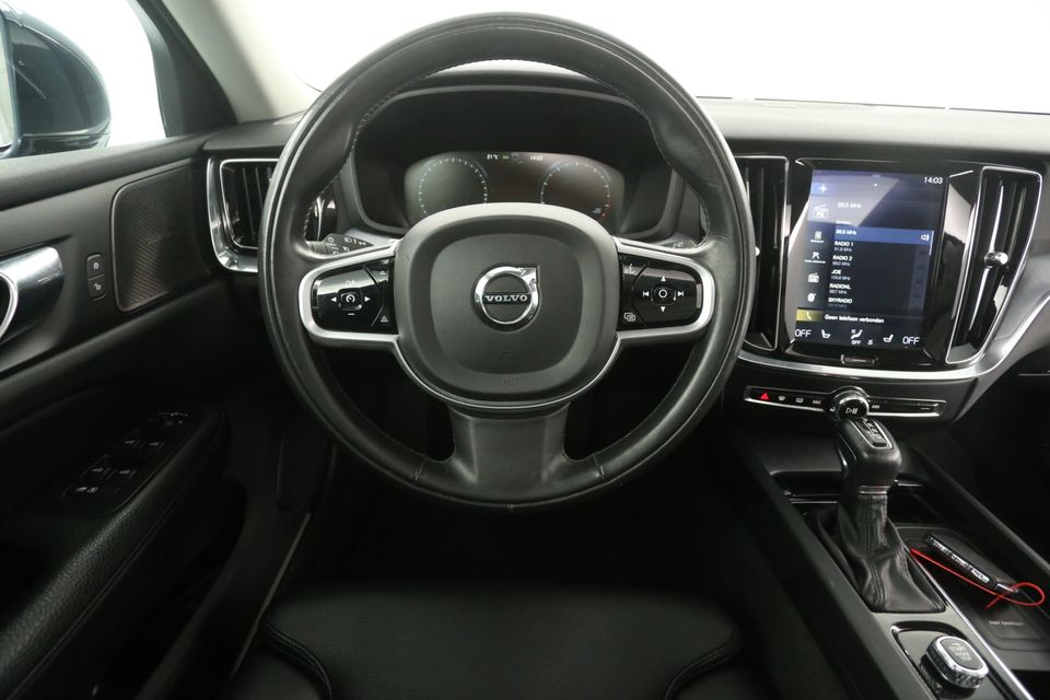 Volvo V60 2.0 T4 R-Design 191PK Automaat Pano Harman-Kardon Camera Sfeerverl. Clima Cruise Carplay LED Virtual Navi PDC Head-up 18"LMV Leder