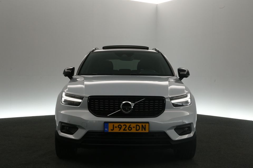 Volvo XC40 1.5 T5 Recharge R-Design 262PK Automaat Pano Clima Cruise 360-Camera Carplay Navi Virtual Memory-Seats Harman/Kardon Leder 19"LMV LED PDC Trekhaak