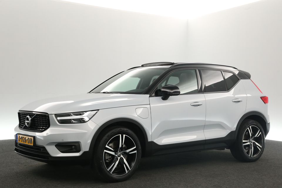 Volvo XC40 1.5 T5 Recharge R-Design 262PK Automaat Pano Clima Cruise 360-Camera Carplay Navi Virtual Memory-Seats Harman/Kardon Leder 19"LMV LED PDC Trekhaak