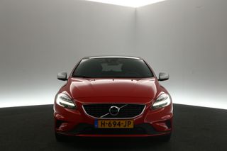 Volvo V40 1.5 T3 R-Design 153PK Automaat Pano-View Clima Cruise Camera Virtual Navi Harman-Kardon Memory-Seats 17"LMV LED PDC Trekhaak