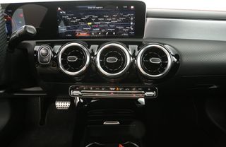 Mercedes-Benz CLA-Klasse 200 AMG 164PK Automaat Pano Camera LED Virtual Clima Cruise Navi PDC 18"LMV