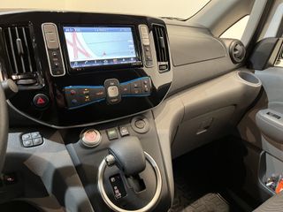 Nissan E-NV200 Business 40 kWh Servicebus / Sortimo Inrichting / 100% elektrisch !! / Airco / Cruise Control / Camera / Navigatie / 28.700 KM !!