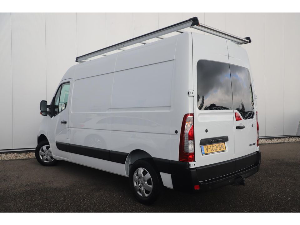 Renault Master T35 2.3 dCi L2H2 131PK Trekhaak Navigatie Camera Imperial Cruise Climate 3 Persoons