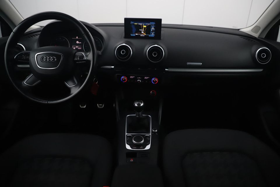 Audi A3 Limousine 1.4 TFSI S Line Xenon Klep Uitlaat Navigatie Bluetooth Clima Cruise Parkeersensor 17 inch LMV