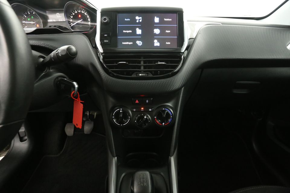 Peugeot 2008 1.2 PureTech Pano-View Airco Carplay Navigatie 16"LMV LED PDC Elektrpakket Trekhaak