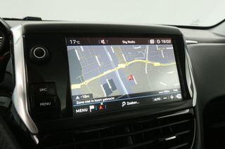 Peugeot 2008 1.2 PureTech Pano-View Airco Carplay Navigatie 16"LMV LED PDC Elektrpakket Trekhaak