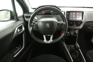 Peugeot 2008 1.2 PureTech Pano-View Airco Carplay Navigatie 16"LMV LED PDC Elektrpakket Trekhaak