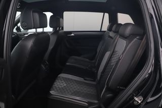 Volkswagen Tiguan Allspace 1.5 TSI 2X R-Line 7 Persoons 150PK DSG Automaat Panoramadak Virtual Cockpit Keyless Sfeerverlichting Full LED Stoelverwarming Navigatie Camera Adaptive Cruise Lane Assist 19 inch LMV NL Auto!