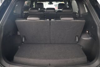 Volkswagen Tiguan Allspace 1.5 TSI 2X R-Line 7 Persoons 150PK DSG Automaat Panoramadak Virtual Cockpit Keyless Sfeerverlichting Full LED Stoelverwarming Navigatie Camera Adaptive Cruise Lane Assist 19 inch LMV NL Auto!