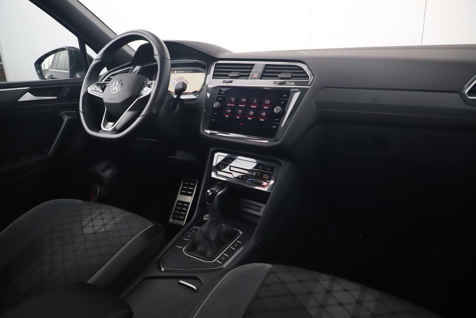 Volkswagen Tiguan Allspace 1.5 TSI 2X R-Line 7 Persoons 150PK DSG Automaat Panoramadak Virtual Cockpit Keyless Sfeerverlichting Full LED Stoelverwarming Navigatie Camera Adaptive Cruise Lane Assist 19 inch LMV NL Auto!