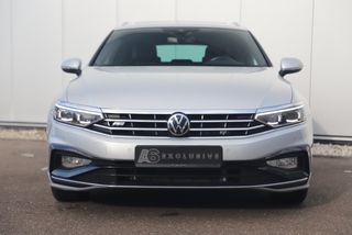 Volkswagen Passat Variant 1.5 TSI 2X R-Line 150PK DSG Automaat Panoramadak Virtual 18 inch Full LED Sportstoelen Half Leder Keyless Navigatie Camera Adaptive Cruise Lane Assist Carplay Android