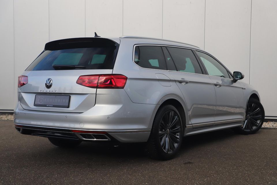 Volkswagen Passat Variant 1.5 TSI 2X R-Line 150PK DSG Automaat Panoramadak Virtual 18 inch Full LED Sportstoelen Half Leder Keyless Navigatie Camera Adaptive Cruise Lane Assist Carplay Android