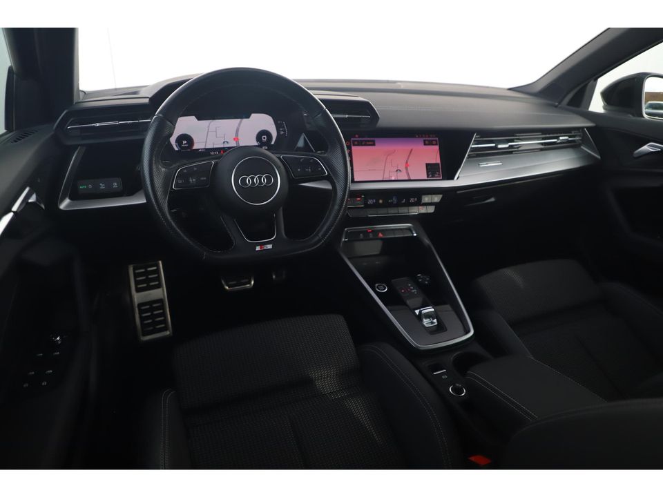 Audi A3 Limousine 30 TFSI S Line Sport edition Automaat Virtual Cockpit LED Matrix S Sportstoelen Half Leder Navigatie Clima Cruise Lane Assist Parkeersensor