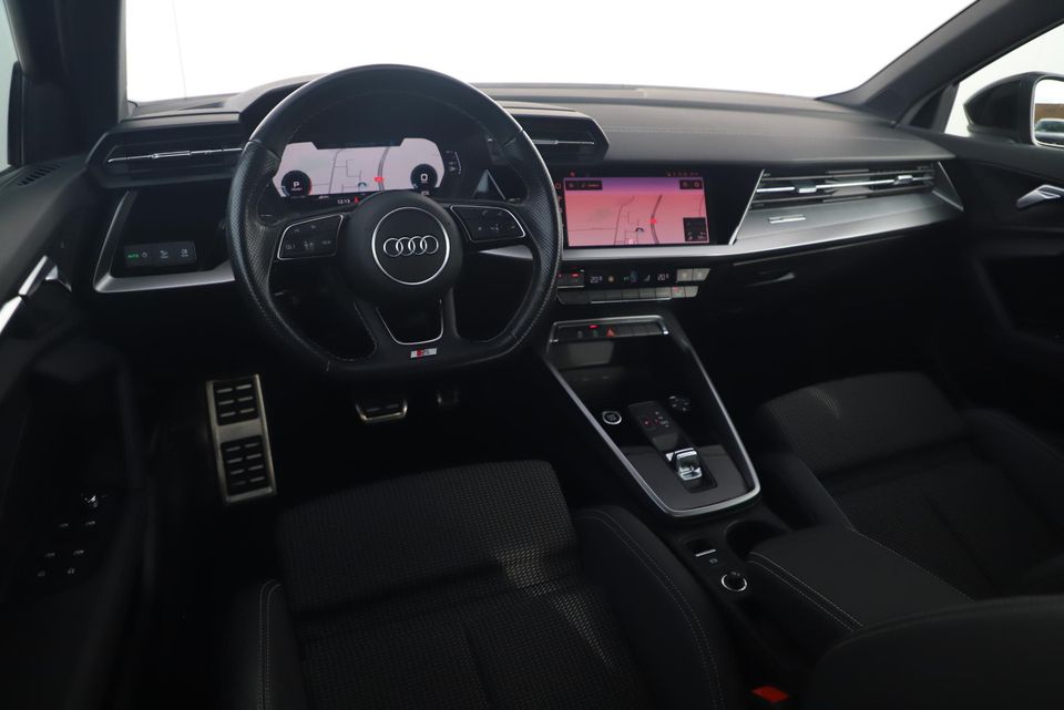 Audi A3 Limousine 30 TFSI S Line Sport edition Automaat Virtual Cockpit LED Matrix S Sportstoelen Half Leder Navigatie Clima Cruise Lane Assist Parkeersensor