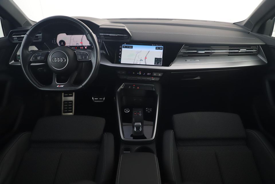 Audi A3 Limousine 30 TFSI S Line Sport edition Automaat Virtual Cockpit LED Matrix S Sportstoelen Half Leder Navigatie Clima Cruise Lane Assist Parkeersensor