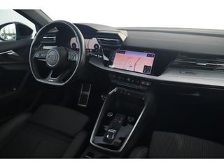 Audi A3 Limousine 30 TFSI S Line Sport edition Automaat Virtual Cockpit LED Matrix S Sportstoelen Half Leder Navigatie Clima Cruise Lane Assist Parkeersensor