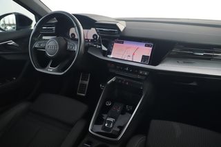 Audi A3 Limousine 30 TFSI S Line Sport edition Automaat Virtual Cockpit LED Matrix S Sportstoelen Half Leder Navigatie Clima Cruise Lane Assist Parkeersensor