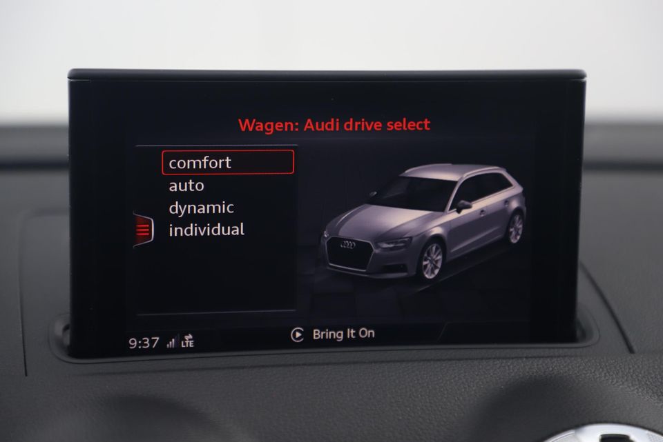 Audi A3 Sportback 30 TFSI Sport S Line Edition Automaat Black Optic Quantumgrey 19 inch Virtual Cockpit Half Leder Navigatie Carplay Android Bluetooth Stoelverwarming Parkeersensors Spoilers