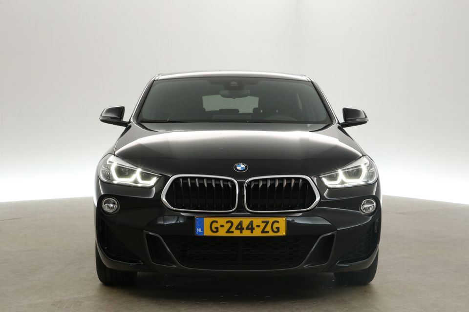 BMW X2 sDrive20i M-Sport 192PK Automaat Sfeerverl. Camera Clima LED 19"LMV Navi PDC Leder Stoelverwarming