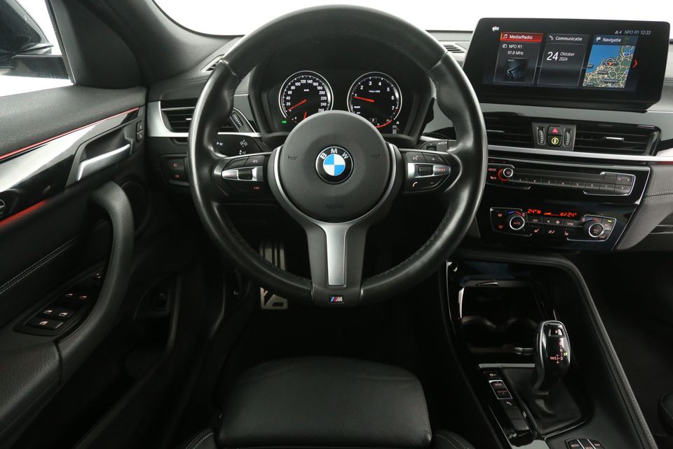 BMW X2 sDrive20i M-Sport 192PK Automaat Sfeerverl. Camera Clima LED 19"LMV Navi PDC Leder Stoelverwarming