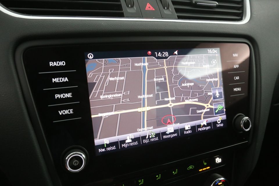 Škoda Octavia 1.0 TSI Sport Clima Carplay Camera LED Cruise Navi PDC 17''LMV Trekhaak