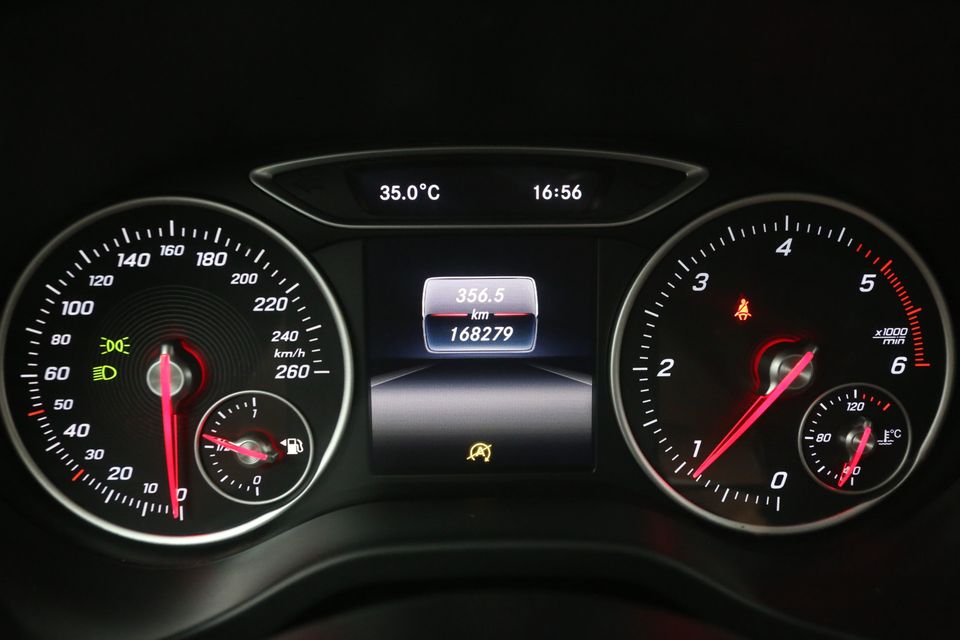 Mercedes-Benz A-Klasse 180 AMG Airco Cruise Navigatie 18"LMV Elektrpakket