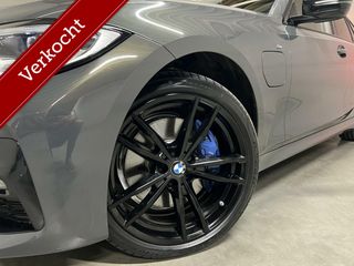 BMW 3 Serie Touring 330e xDrive M Sport Davitgrau Laser Pano