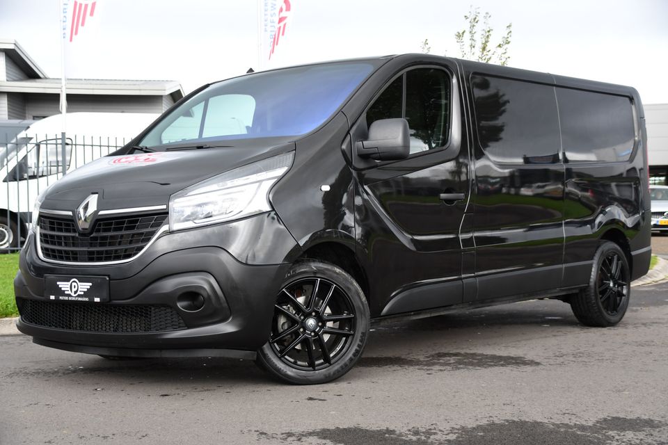 Renault Trafic 2.0 dCi 145 T29 L2H1 Black Edition Camera, Cruise, NAVI, LED, Automaat, 145PK, Sensoren, Trekhaak, Multimedia, UNIEK!