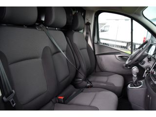 Renault Trafic 2.0 dCi 145 T29 L2H1 Black Edition Camera, Cruise, NAVI, LED, Automaat, 145PK, Sensoren, Trekhaak, Multimedia, UNIEK!