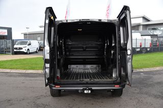 Renault Trafic 2.0 dCi 145 T29 L2H1 Black Edition Camera, Cruise, NAVI, LED, Automaat, 145PK, Sensoren, Trekhaak, Multimedia, UNIEK!