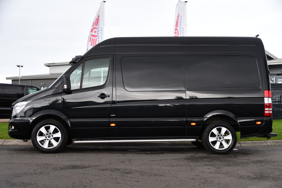 Mercedes-Benz Sprinter 319 3.0 V6 CDI 366 Black Edition Camera, Cruise, 190PK, Automaat, Stoelverwarming, LED, NAVI, Trekhaak, UNIEK!