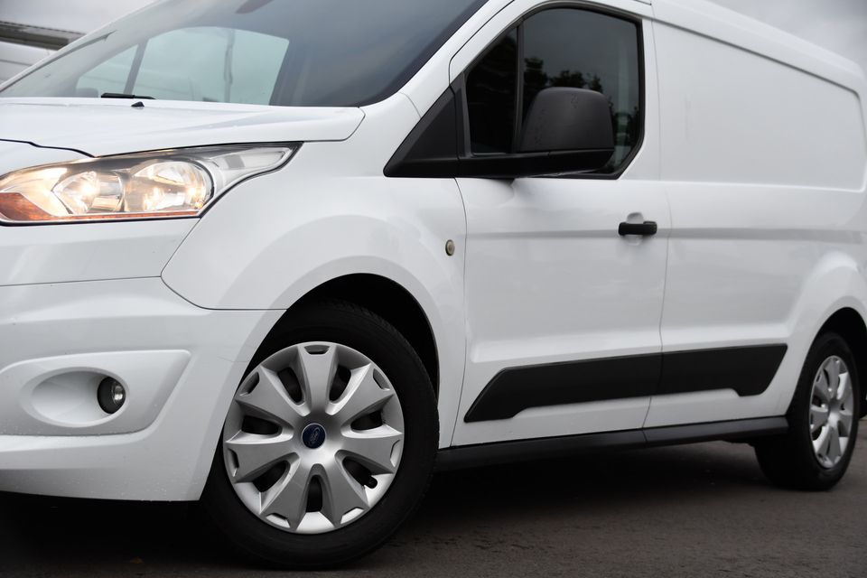 Ford Transit Connect 1.6 TDCI L2 Camera, Cruise, Carplay, Sensoren, Multimedia,  Trekhaak, Sensoren, 100PK,