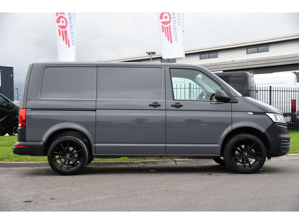 Volkswagen Transporter 2.0 TDI L1H1 PB Edition Cruise, Carplay, Sensoren, Trekhaak, Airco!