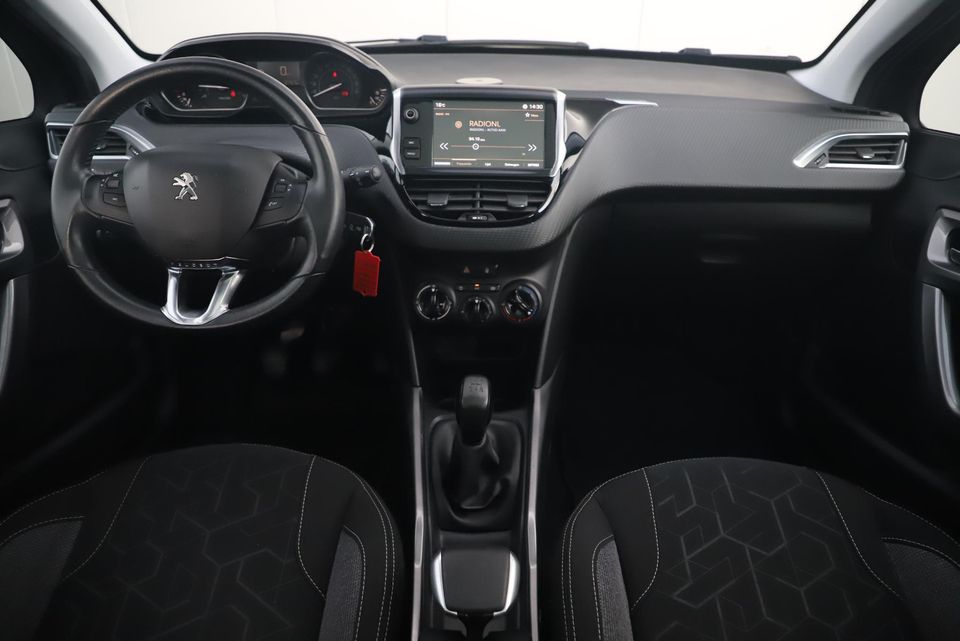 Peugeot 2008 1.2 PureTech Active Panoramadak Trekhaak Radio Bluetooth Airco Cruise Control Elektrische Ramen