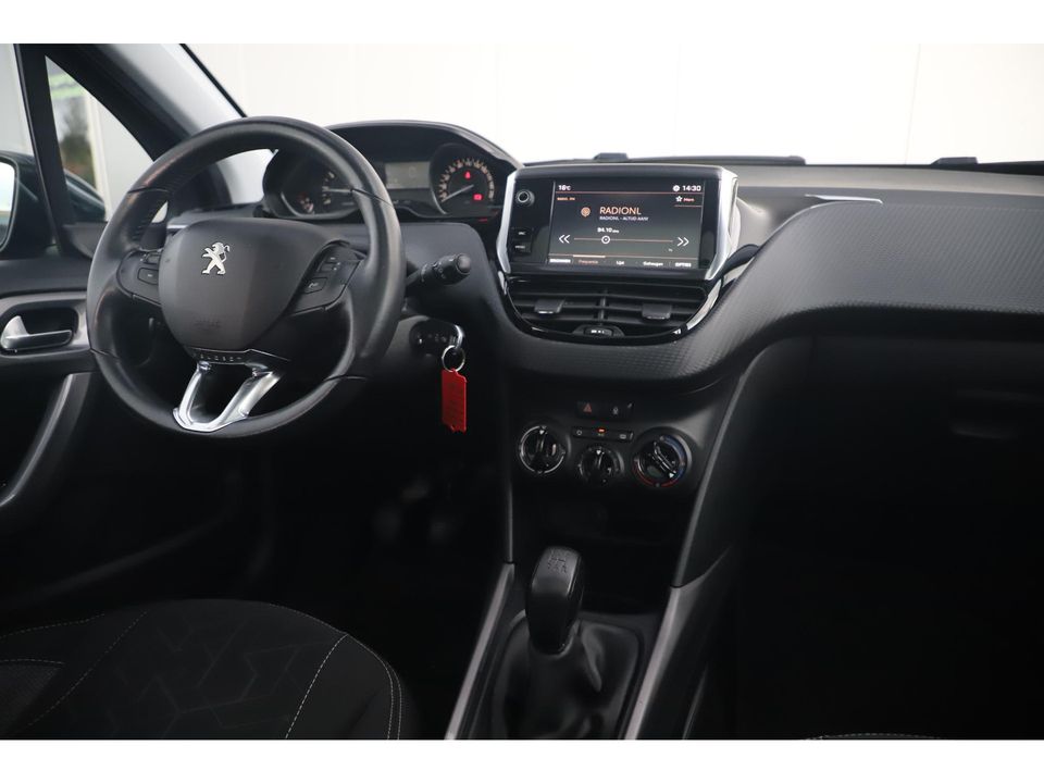 Peugeot 2008 1.2 PureTech Active Panoramadak Trekhaak Radio Bluetooth Airco Cruise Control Elektrische Ramen