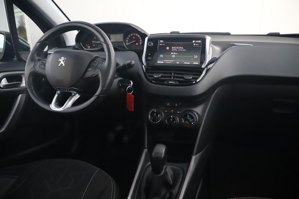 Peugeot 2008 1.2 PureTech Active Panoramadak Trekhaak Radio Bluetooth Airco Cruise Control Elektrische Ramen