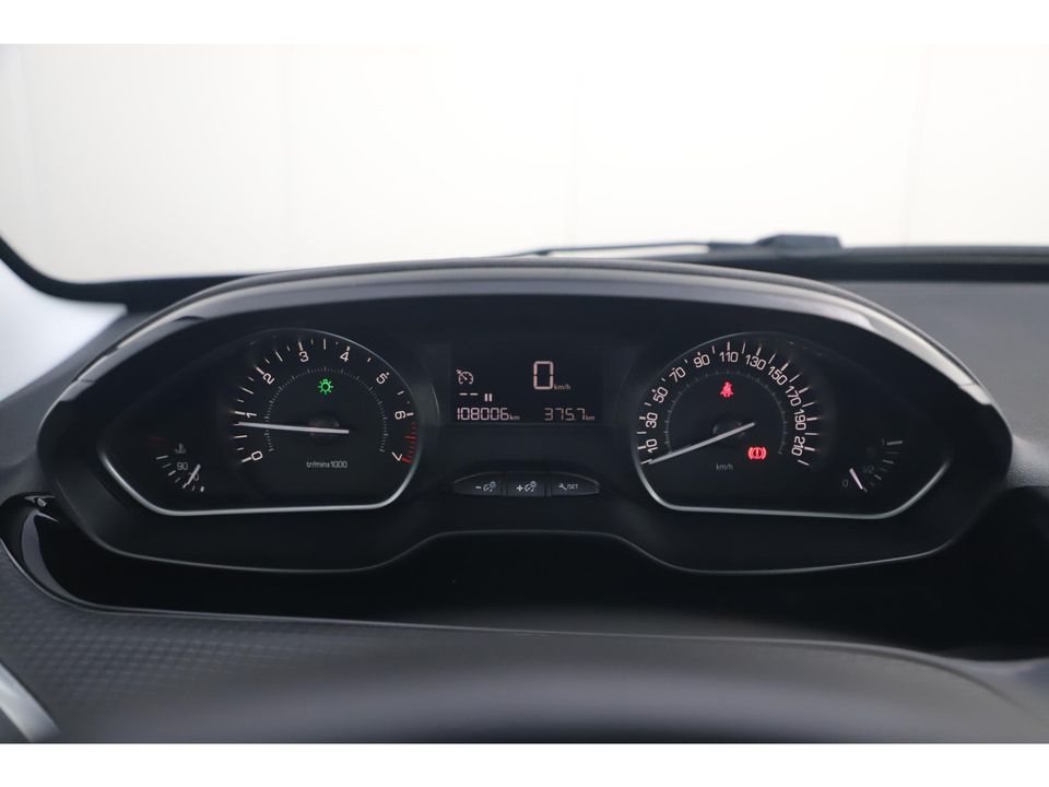 Peugeot 2008 1.2 PureTech Active Panoramadak Trekhaak Radio Bluetooth Airco Cruise Control Elektrische Ramen