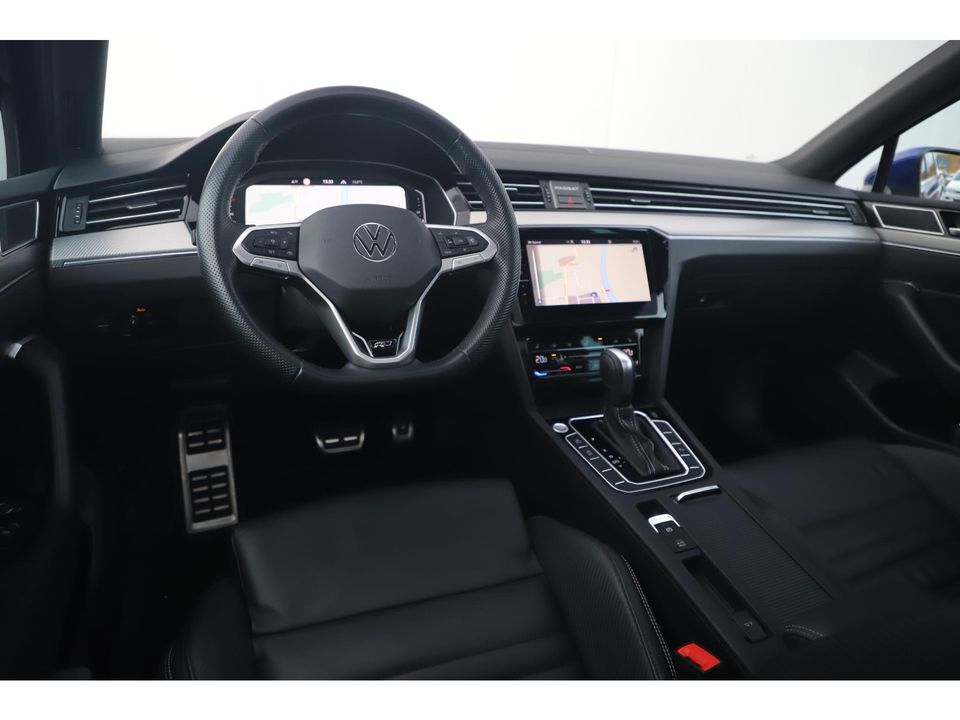 Volkswagen Passat Variant 1.5 TSI 2X R-Line 150PK DSG Automaat Panoramadak Nappa Leder Full LED Keyless 18 inch LMV Adaptive Cruise Lane Assist Navigatie Camera Carplay Android PDC Dealer Onderhouden!