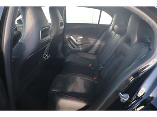 Mercedes-Benz A-Klasse 180 D AMG Line Automaat Widescreen Half Leder Sportstoelen Navigatie Camera Full LED 18 inch AMG Getint Glas Stoelverwarming