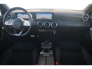 Mercedes-Benz A-Klasse 180 D AMG Line Automaat Widescreen Half Leder Sportstoelen Navigatie Camera Full LED 18 inch AMG Getint Glas Stoelverwarming