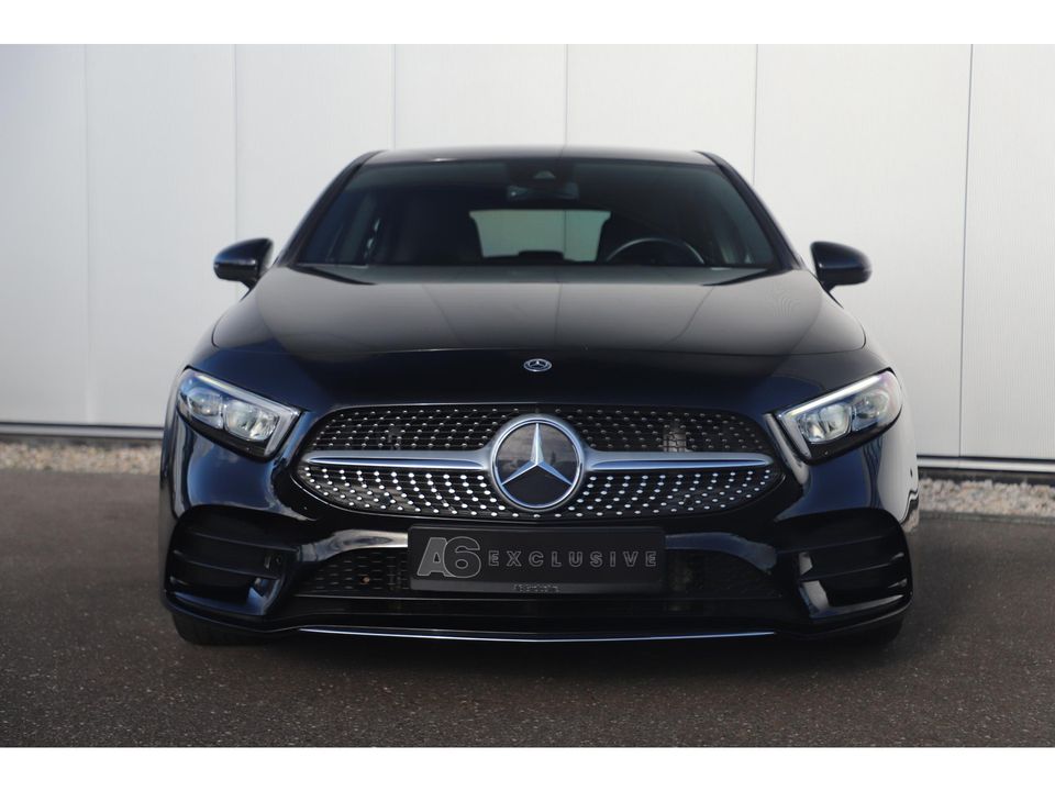 Mercedes-Benz A-Klasse 180 D AMG Line Automaat Widescreen Half Leder Sportstoelen Navigatie Camera Full LED 18 inch AMG Getint Glas Stoelverwarming