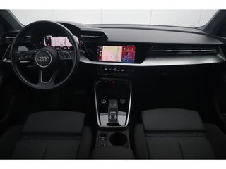 Audi A3 Sportback 30 TFSI S-Tronic Advanced edition Automaat Sportstoelen Virtual Cockpit Draadloos Carplay Android LED Matrix Adaptive Cruise Lane Assist Navigatie Parkeersensor S Line Look 18 inch Velgen All season